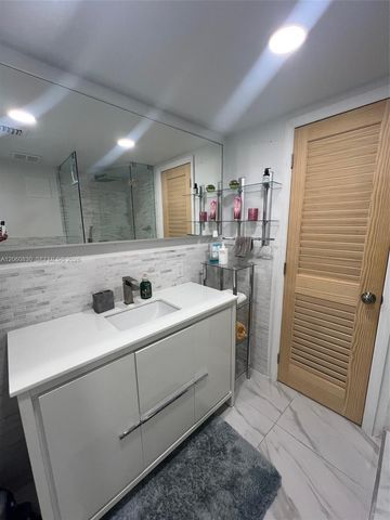 1390 Ocean Drive 101, Miami Beach, FL 33139
