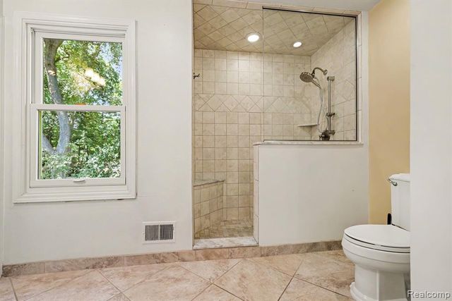 2557 Orbit Drive, Lake Orion, MI 48360