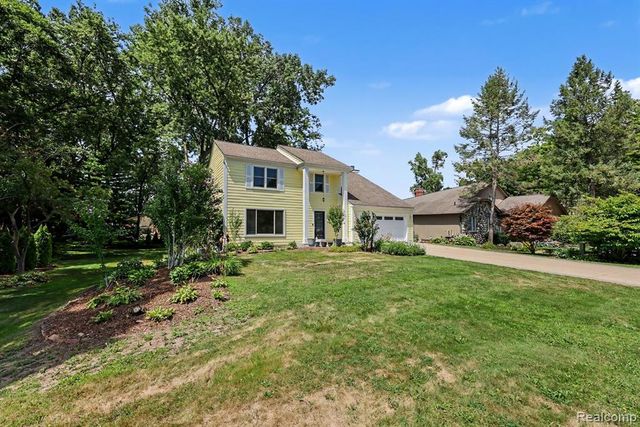 2557 Orbit Drive, Lake Orion, MI 48360