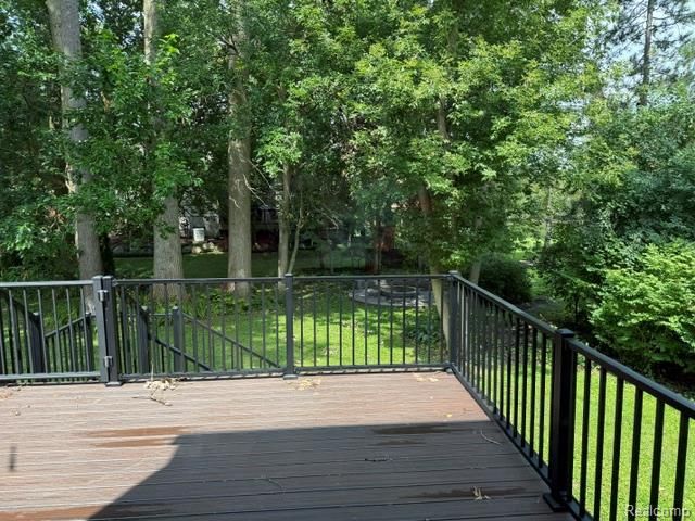 2557 Orbit Drive, Lake Orion, MI 48360