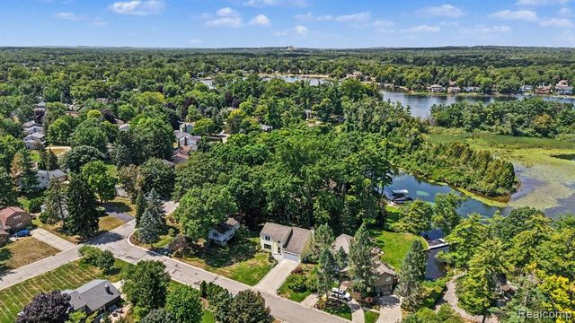 2557 Orbit Drive, Lake Orion, MI 48360
