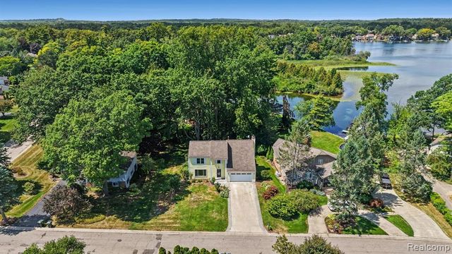 2557 Orbit Drive, Lake Orion, MI 48360