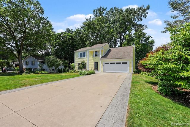 2557 Orbit Drive, Lake Orion, MI 48360
