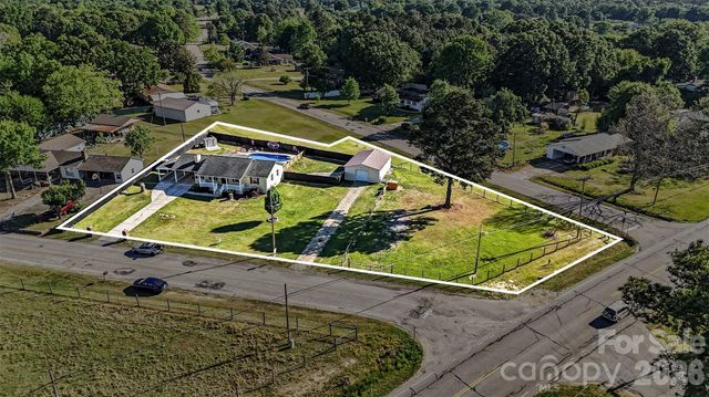 1087 Greenbriar Drive, Lancaster, SC 29720