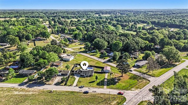 1087 Greenbriar Drive, Lancaster, SC 29720