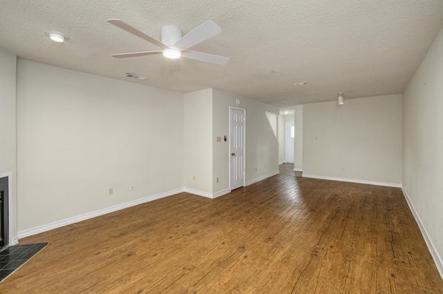 1404 Norwalk LN 206, Austin, TX 78703