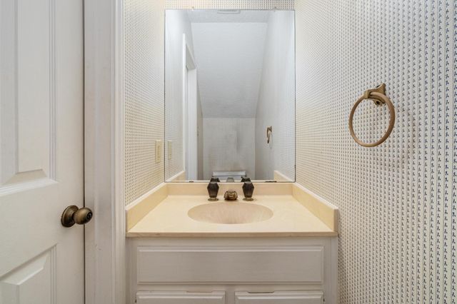 1404 Norwalk LN 206, Austin, TX 78703