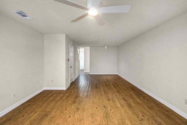1404 Norwalk LN 206, Austin, TX 78703