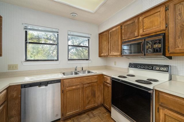 1404 Norwalk LN 206, Austin, TX 78703