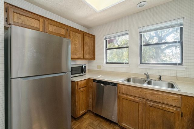 1404 Norwalk LN 206, Austin, TX 78703