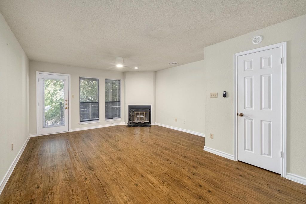 1404 Norwalk LN 206, Austin, TX 78703