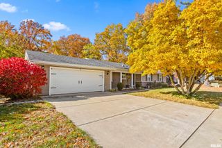 2627 N KINGSTON Drive, Peoria, IL 61604