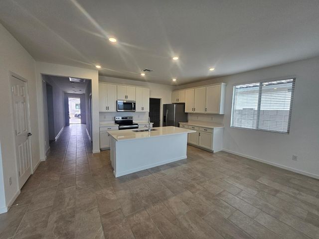 548 W Fremont Pass, Apache Junction, AZ 85120