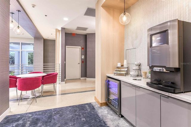 413 E PINE STREET, Orlando, FL 32801