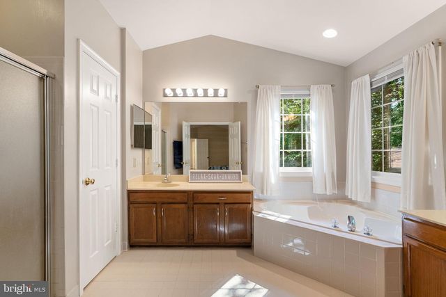 6131 LOST COLONY DR, Woodbridge, VA 22193