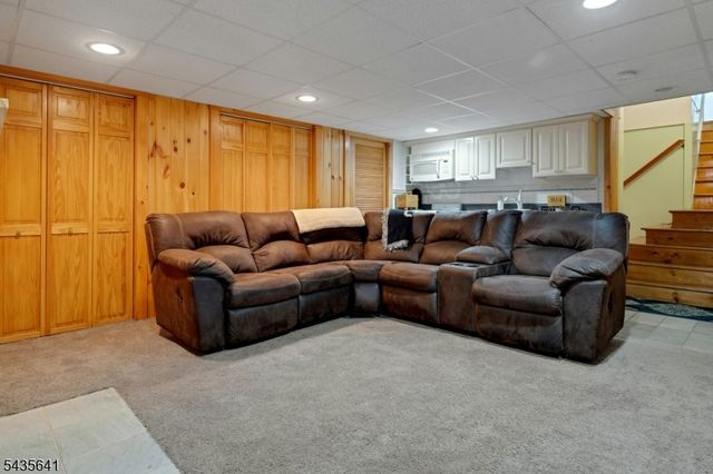 331 Chestnut St, Long Hill Twp., NJ 07980
