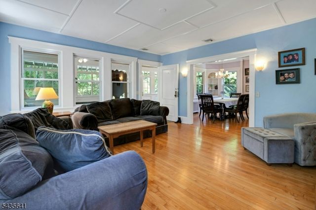 331 Chestnut St, Long Hill Twp., NJ 07980