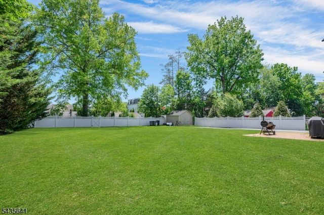 331 Chestnut St, Long Hill Twp., NJ 07980