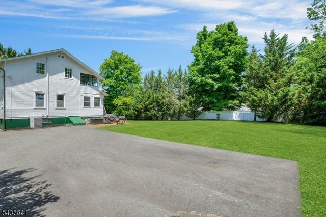 331 Chestnut St, Long Hill Twp., NJ 07980