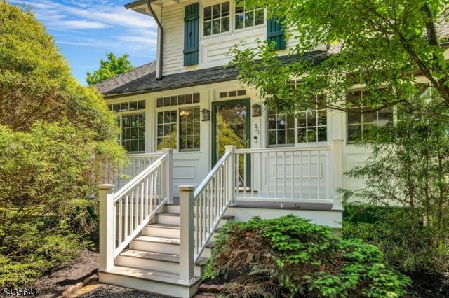 331 Chestnut St, Long Hill Twp., NJ 07980