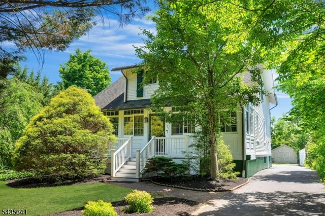 331 Chestnut St, Long Hill Twp., NJ 07980