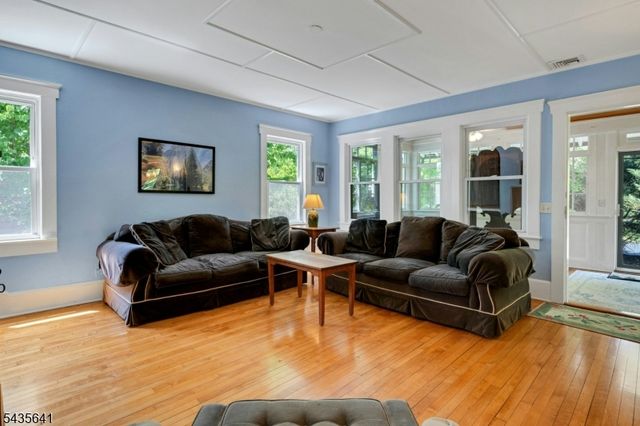 331 Chestnut St, Long Hill Twp., NJ 07980