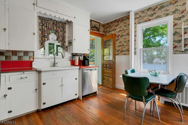 331 Chestnut St, Long Hill Twp., NJ 07980
