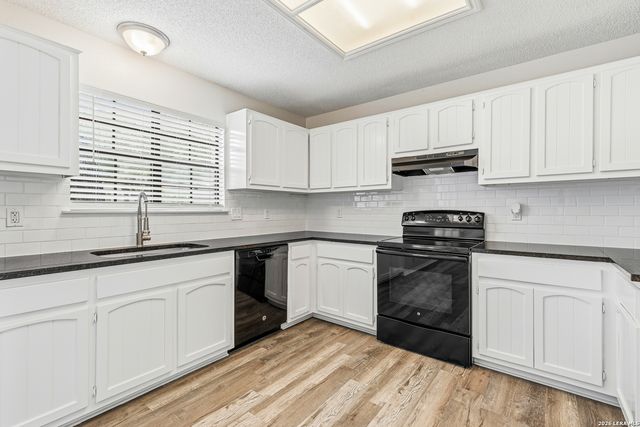 13834 E Hillside Dr, San Antonio, TX 78249