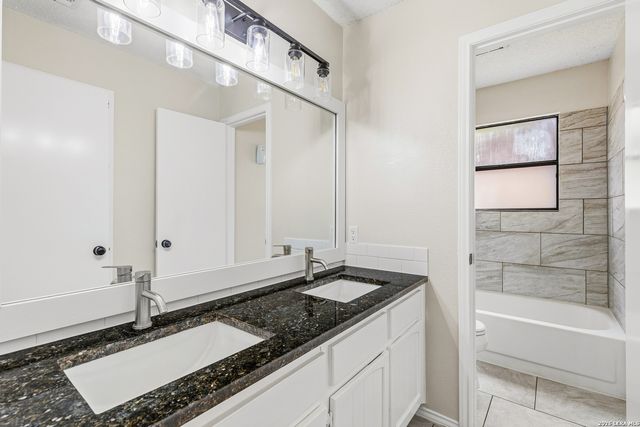 13834 E Hillside Dr, San Antonio, TX 78249