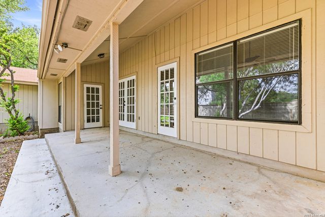 13834 E Hillside Dr, San Antonio, TX 78249