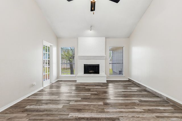 13834 E Hillside Dr, San Antonio, TX 78249
