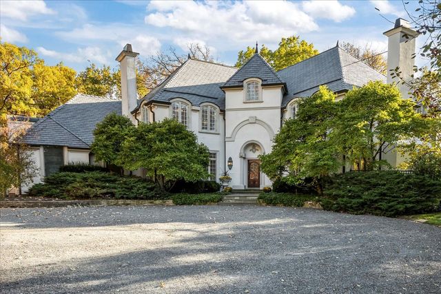 1315 Abington Cambs Drive, Lake Forest, IL 60045