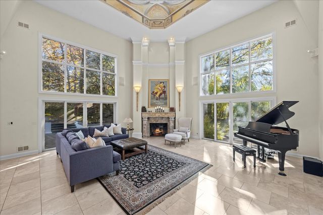 1315 Abington Cambs Drive, Lake Forest, IL 60045