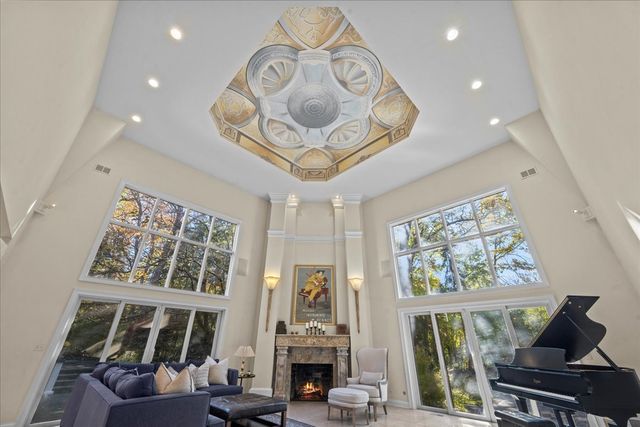 1315 Abington Cambs Drive, Lake Forest, IL 60045