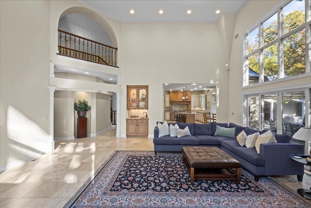 1315 Abington Cambs Drive, Lake Forest, IL 60045