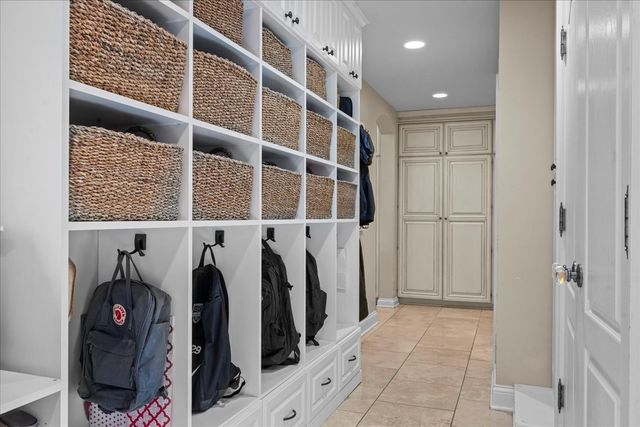 1315 Abington Cambs Drive, Lake Forest, IL 60045