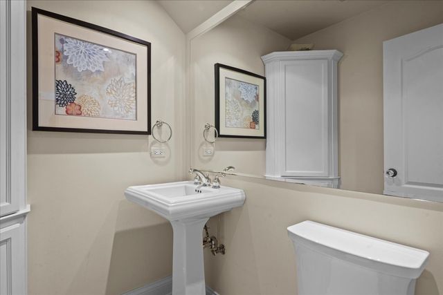 1315 Abington Cambs Drive, Lake Forest, IL 60045