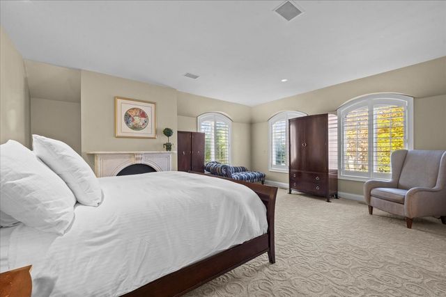 1315 Abington Cambs Drive, Lake Forest, IL 60045