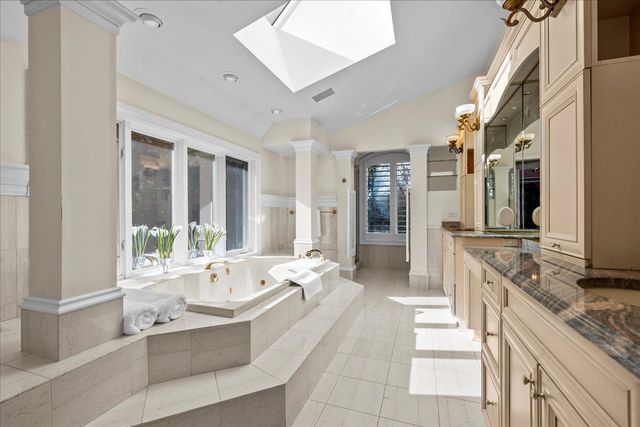 1315 Abington Cambs Drive, Lake Forest, IL 60045