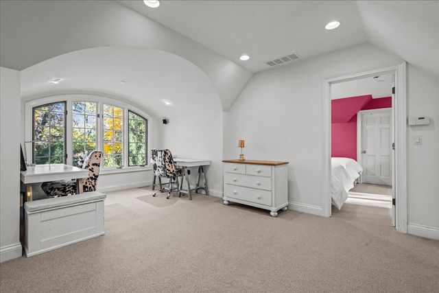 1315 Abington Cambs Drive, Lake Forest, IL 60045