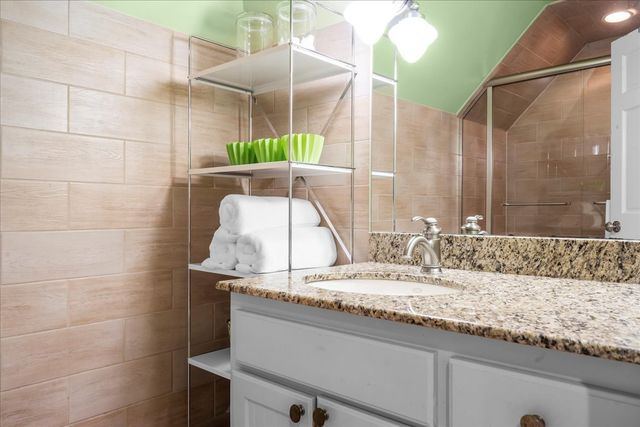 1315 Abington Cambs Drive, Lake Forest, IL 60045