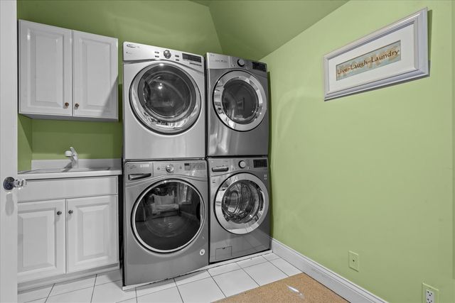 1315 Abington Cambs Drive, Lake Forest, IL 60045