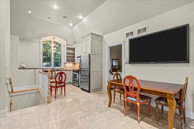 1315 Abington Cambs Drive, Lake Forest, IL 60045