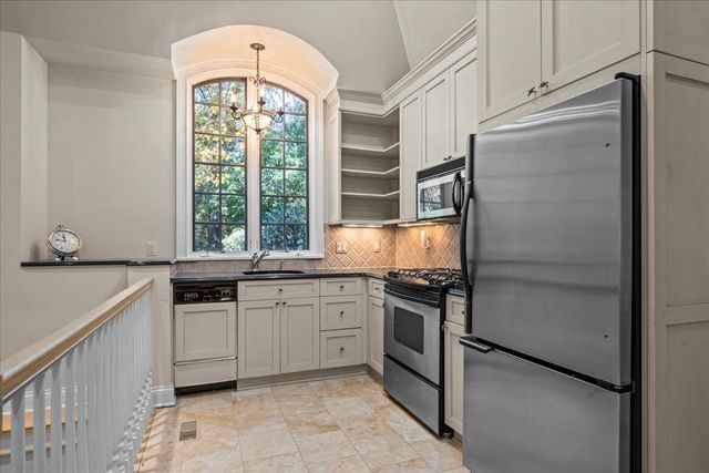 1315 Abington Cambs Drive, Lake Forest, IL 60045