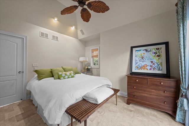 1315 Abington Cambs Drive, Lake Forest, IL 60045