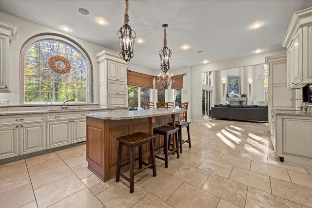 1315 Abington Cambs Drive, Lake Forest, IL 60045