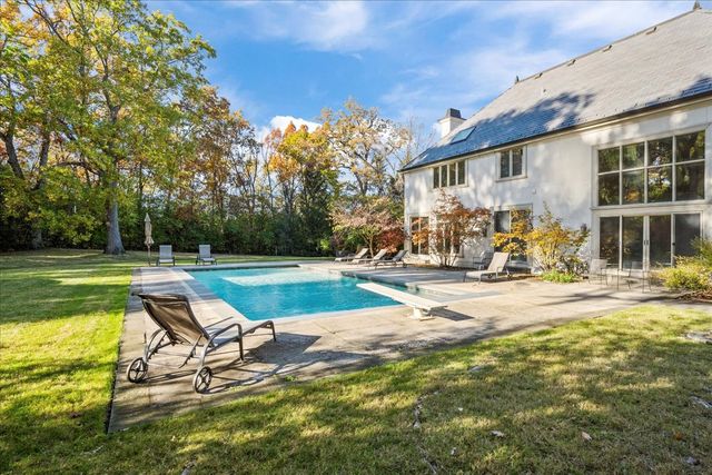 1315 Abington Cambs Drive, Lake Forest, IL 60045