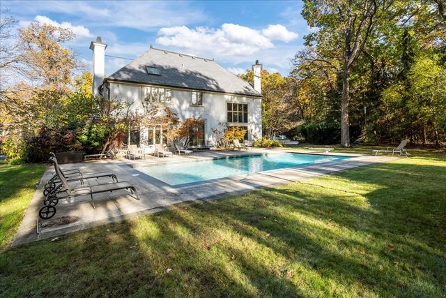 1315 Abington Cambs Drive, Lake Forest, IL 60045