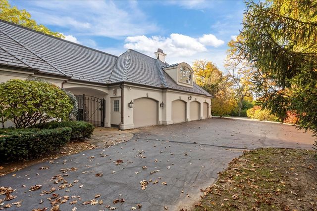 1315 Abington Cambs Drive, Lake Forest, IL 60045