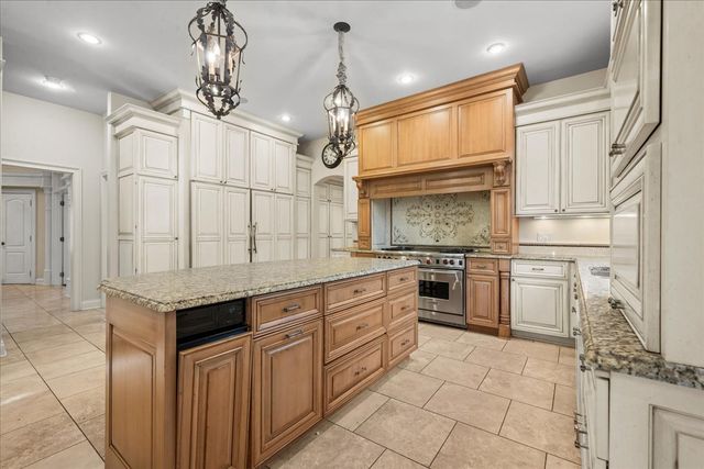 1315 Abington Cambs Drive, Lake Forest, IL 60045